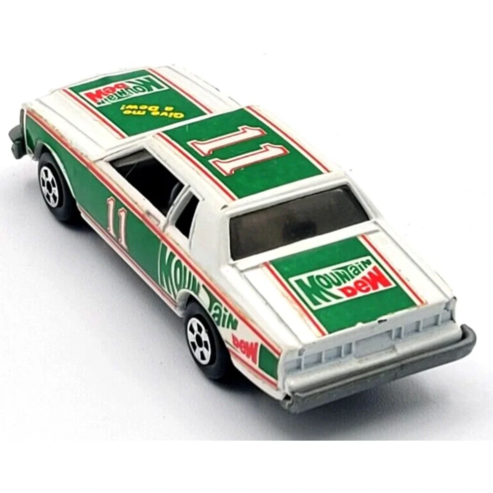 ERTL COMPANY 1980 CHEVROLET NASCAR MOUNTAIN DEW 11 DIECAST CAR‎ 1:64